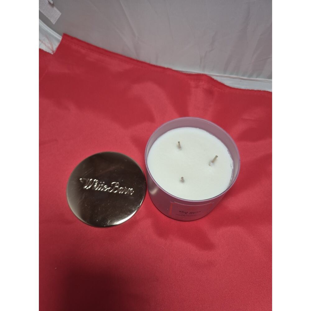 ๐ฅ Bath & Body Works White Barn Rose Water & Ivy 3-Wick Candle 14.5 oz For A6 - Picture 2 of 3